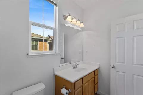 Bath - 20855 Grapevine Dr, Patterson, CA 95363 photo 4 of 5