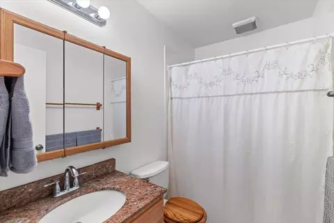 Bath - 185 E Wyman Rd, French Camp, CA 95231 photo 1 of 2