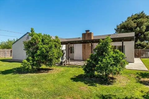 Exterior - 185 E Wyman Rd, French Camp, CA 95231 photo 9 of 16