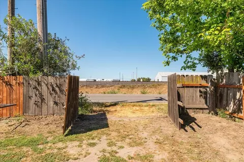 Exterior - 185 E Wyman Rd, French Camp, CA 95231 photo 14 of 16