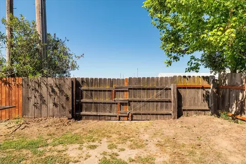 Exterior - 185 E Wyman Rd, French Camp, CA 95231 photo 13 of 16