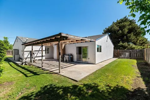 Exterior - 185 E Wyman Rd, French Camp, CA 95231 photo 7 of 16