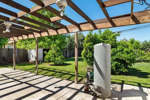 Exterior - 185 E Wyman Rd, French Camp, CA 95231 photo 10 of 16