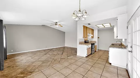 2405 NE Bucknell St, Turlock, CA 95382 photo 11
