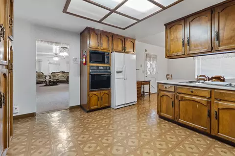 Kitchen - 5000 Nunes Rd, Turlock, CA 95382 photo 2 of 3
