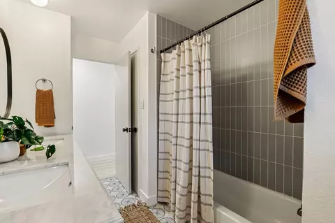 Bath - 6716 Rappahannock Way, Carmichael, CA 95608 photo 2 of 4