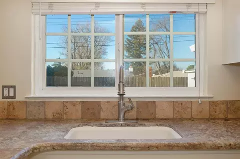 Kitchen - 5831 Hesper Way, Carmichael, CA 95608 photo 6 of 10