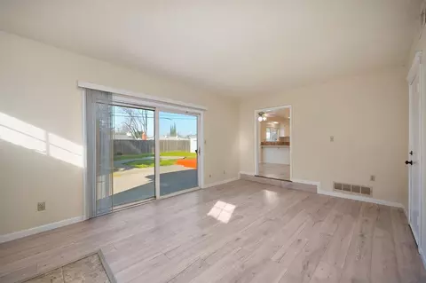 Living - 5831 Hesper Way, Carmichael, CA 95608 photo 14 of 19