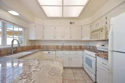 Kitchen - 5831 Hesper Way, Carmichael, CA 95608 photo 4 of 10