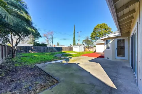 Exterior - 5831 Hesper Way, Carmichael, CA 95608 photo 14 of 22