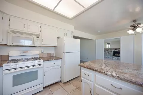 Kitchen - 5831 Hesper Way, Carmichael, CA 95608 photo 10 of 10