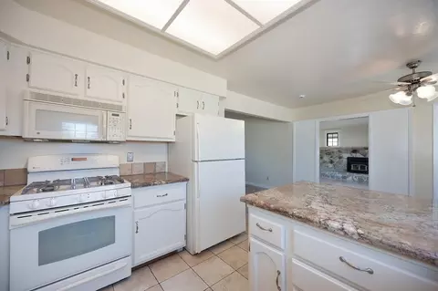 Kitchen - 5831 Hesper Way, Carmichael, CA 95608 photo 9 of 10