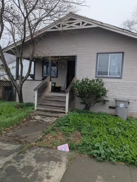 3217 43rd St, Sacramento, CA 95817