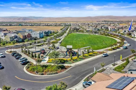 View/Area - 2305 Augusta Ave, Tracy, CA 95377 photo 4 of 20