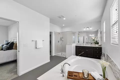 Bath - 2305 Augusta Ave, Tracy, CA 95377 photo 3 of 5