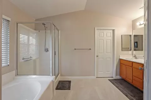 Bath - 2686 Ozark Dr, Tracy, CA 95304 photo 3 of 5