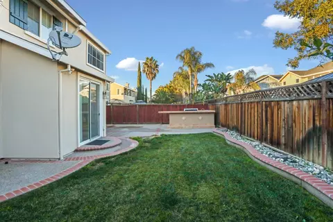 Exterior - 2686 Ozark Dr, Tracy, CA 95304 photo 6 of 8