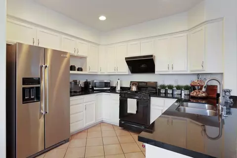 Kitchen - 2686 Ozark Dr, Tracy, CA 95304 photo 4 of 6