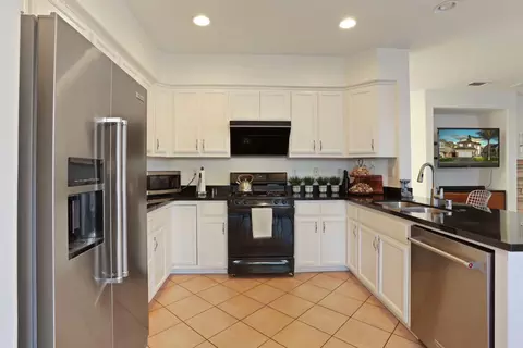 Kitchen - 2686 Ozark Dr, Tracy, CA 95304 photo 3 of 6