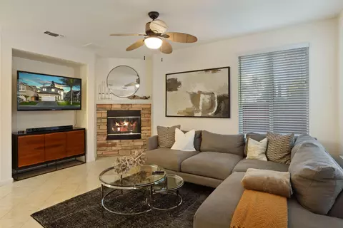 Living - 2686 Ozark Dr, Tracy, CA 95304 photo 4 of 5
