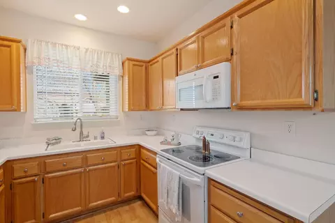 Kitchen - 3105 Clarkson Dr, Rocklin, CA 95765 photo 2 of 2