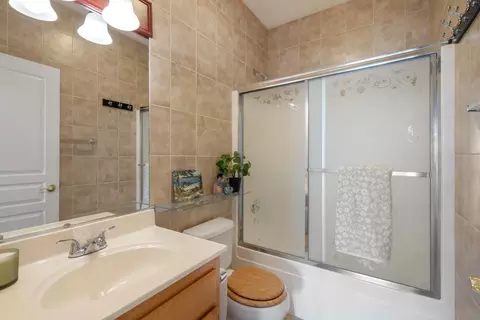 Bath - 3105 Clarkson Dr, Rocklin, CA 95765 photo 2 of 2