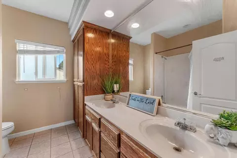 Bath - 4116 Desertaire Dr, Modesto, CA 95355 photo 2 of 3