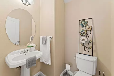 Bath - 4116 Desertaire Dr, Modesto, CA 95355 photo 1 of 3