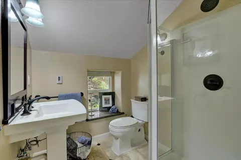 Bath - 124 Ruby Ledge Ct, Grass Valley, CA 95945 photo 4 of 6