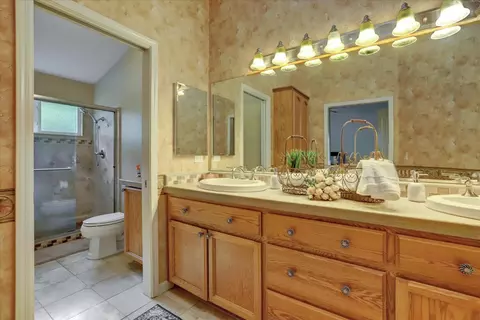 Bath - 124 Ruby Ledge Ct, Grass Valley, CA 95945 photo 2 of 6