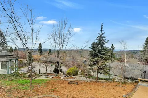 Exterior - 124 Ruby Ledge Ct, Grass Valley, CA 95945 photo 4 of 30