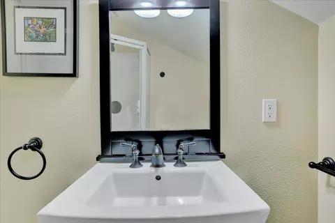 Bath - 124 Ruby Ledge Ct, Grass Valley, CA 95945 photo 5 of 6