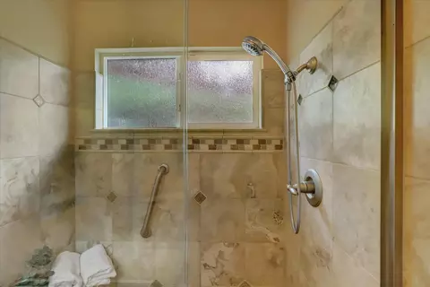 Bath - 124 Ruby Ledge Ct, Grass Valley, CA 95945 photo 3 of 6