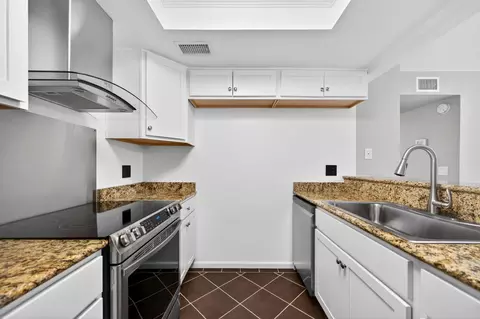 Kitchen - 2307 E 8th St, Davis, CA 95618 photo 2 of 4