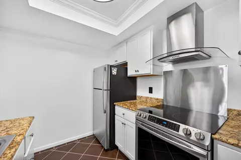 Kitchen - 2307 E 8th St, Davis, CA 95618 photo 4 of 4
