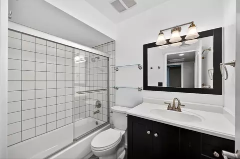 Bath - 2307 E 8th St, Davis, CA 95618 photo 1 of 1