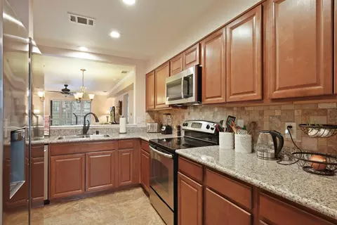 Kitchen - 2401 Eilers Ln #1105, Lodi, CA 95242 photo 5 of 5