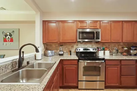 Kitchen - 2401 Eilers Ln #1105, Lodi, CA 95242 photo 4 of 5