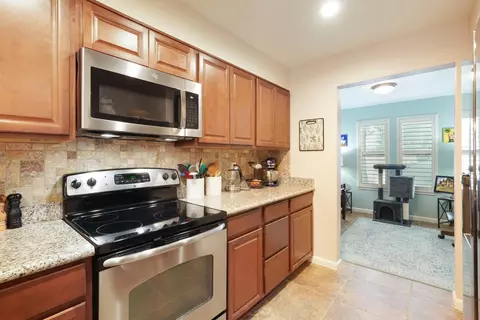 Kitchen - 2401 Eilers Ln #1105, Lodi, CA 95242 photo 3 of 5