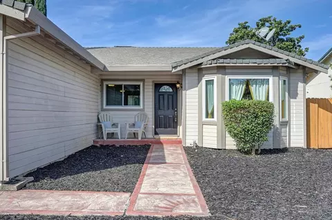 Exterior - 5812 Kimberly Hill Ct, Carmichael, CA 95608 photo 3 of 18
