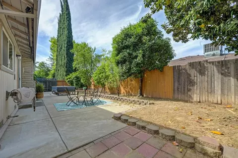 Exterior - 5812 Kimberly Hill Ct, Carmichael, CA 95608 photo 13 of 18