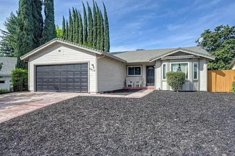 Exterior - 5812 Kimberly Hill Ct, Carmichael, CA 95608 photo 2 of 18