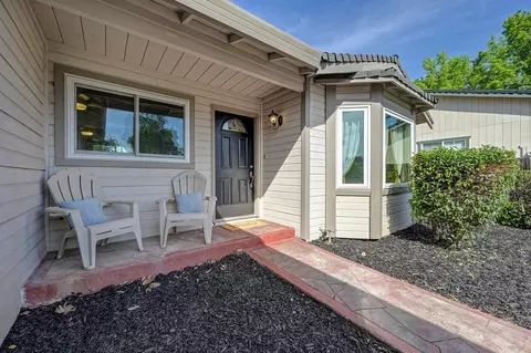 Exterior - 5812 Kimberly Hill Ct, Carmichael, CA 95608 photo 4 of 18