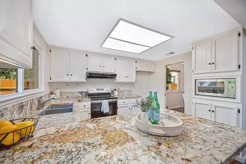 Kitchen - 5812 Kimberly Hill Ct, Carmichael, CA 95608 photo 5 of 7