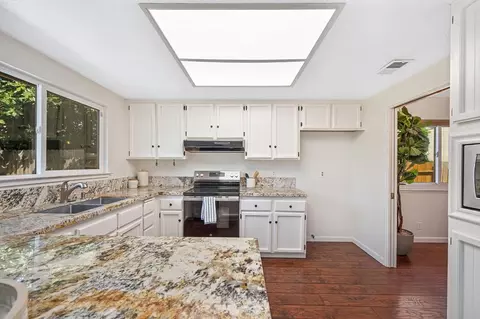 Kitchen - 5812 Kimberly Hill Ct, Carmichael, CA 95608 photo 4 of 7