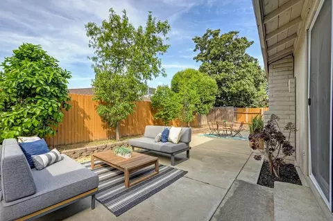 Exterior - 5812 Kimberly Hill Ct, Carmichael, CA 95608 photo 6 of 18