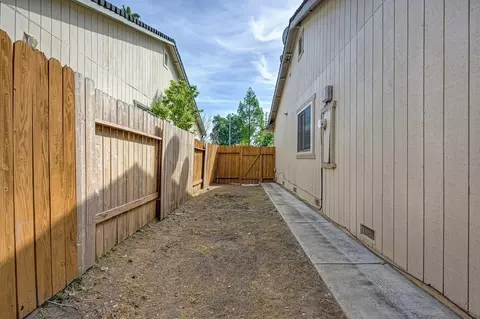 Exterior - 5812 Kimberly Hill Ct, Carmichael, CA 95608 photo 17 of 18