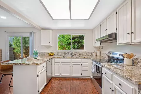 Kitchen - 5812 Kimberly Hill Ct, Carmichael, CA 95608 photo 6 of 7