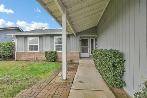 578 Schooner Pl, Manteca, CA 95337 photo 3