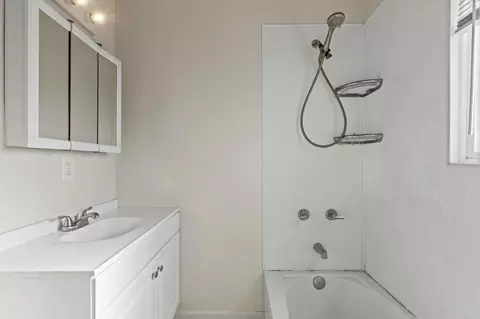 Bath - 86 N Pacific St, Maxwell, CA 95955 photo 2 of 2